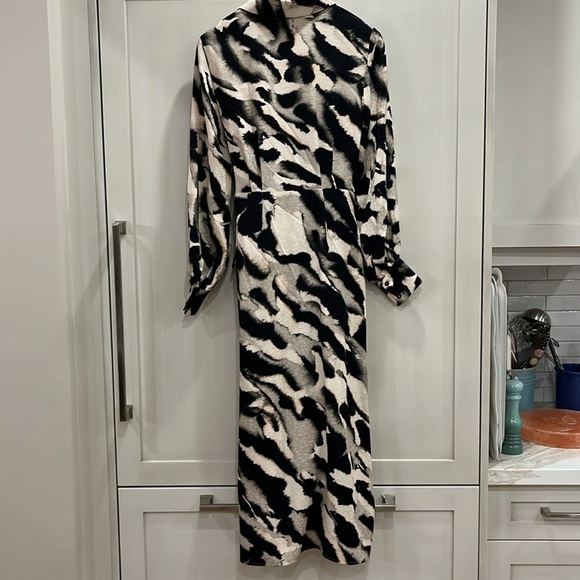 EUC & Other Stories black and tan print tie belted long sleeve wrap midi dress. - Picture 10 of 16